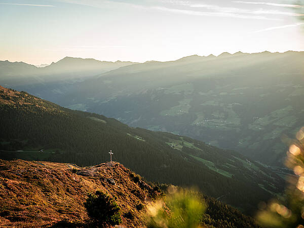 Landschaftsaufnahme Berglandschaft mit Sonnenstrahlen